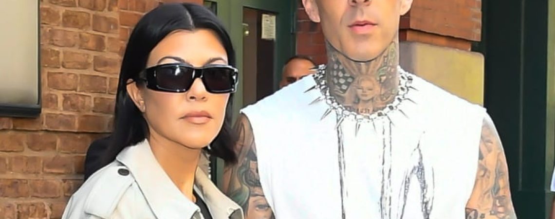 Kourtney-Kardashian-Travis-Barker_10_21